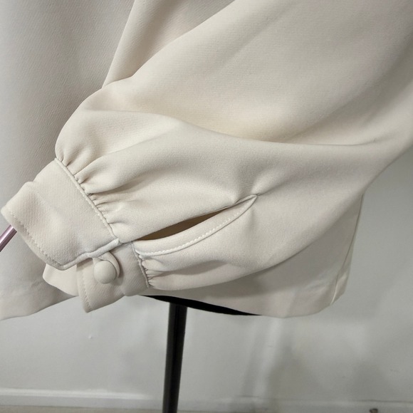 Banana Republic Long Sleeve Blouse Womens Medium Cream Elegant Office Minimalist - Picture 3 of 10